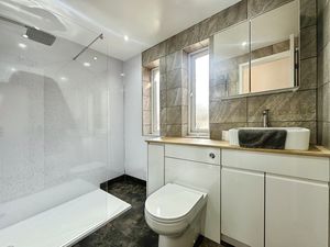 Family Shower Room- click for photo gallery